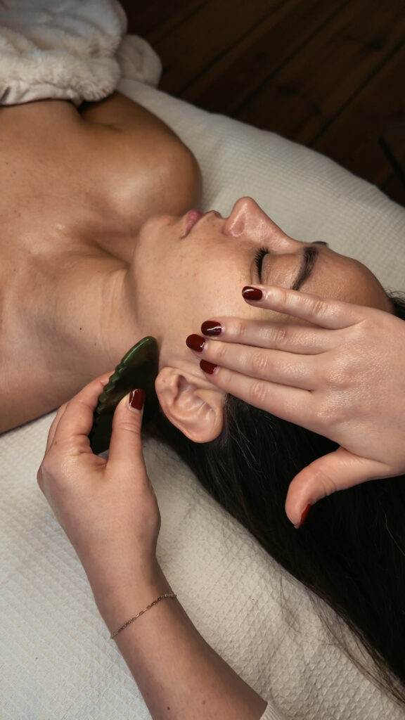 Gua Sha Gesichtsmassage Berlin Kosmetik ganzheitlich